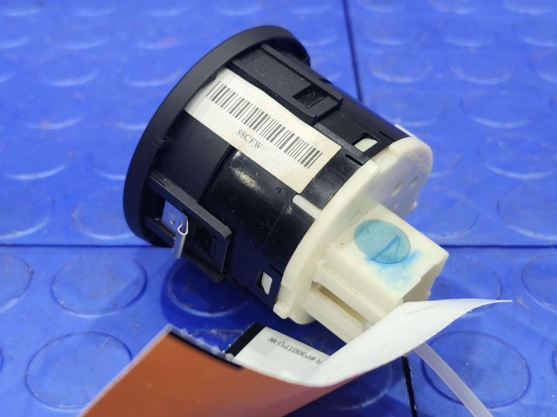 2012 Ford Escape Headlight Switch (Dash Mtd)