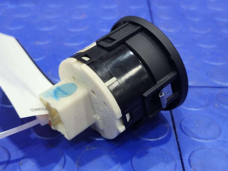 2012 Ford Escape Headlight Switch (Dash Mtd)