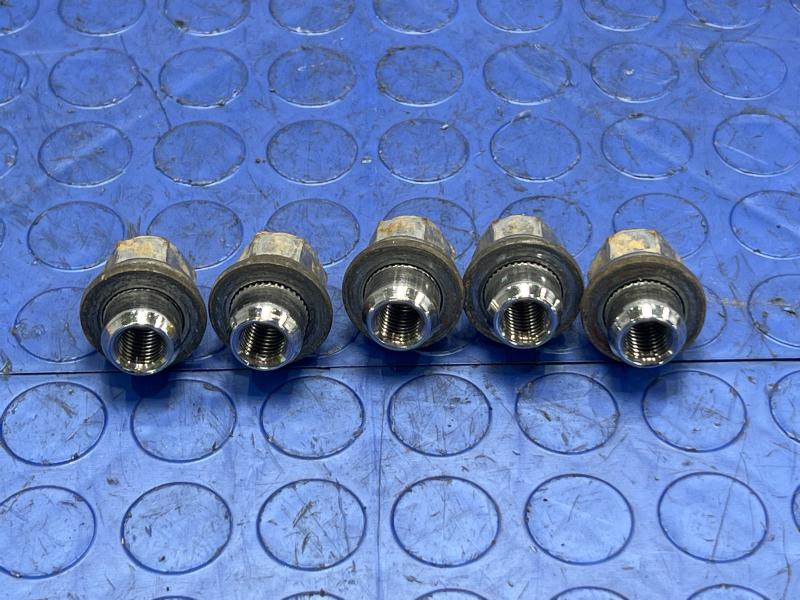 2013 Toyota Prius Lug Nuts