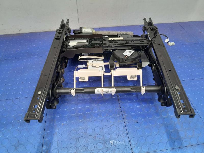 2017 GMC Acadia Seat Track