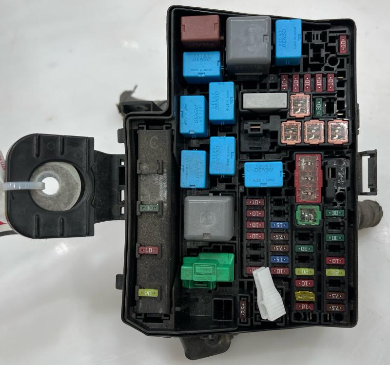 2013 Toyota Prius Engine Fuse Box