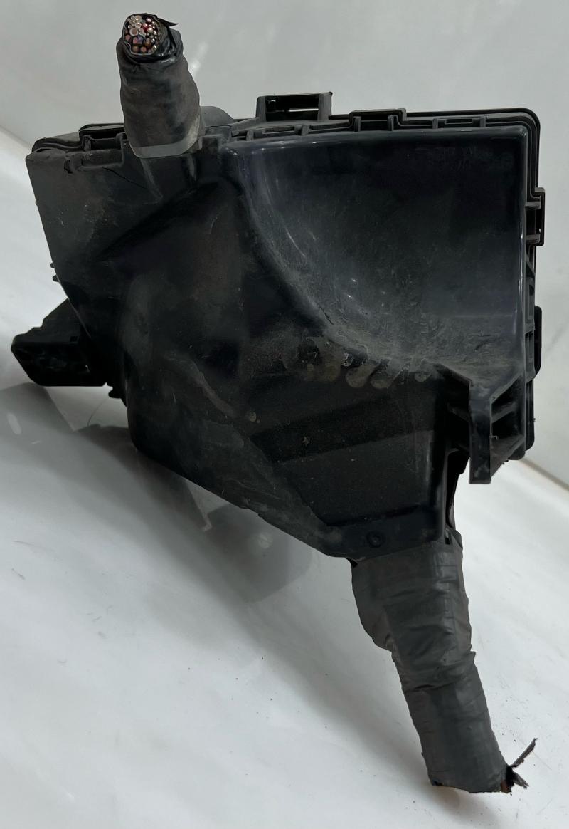 2013 Toyota Prius Engine Fuse Box