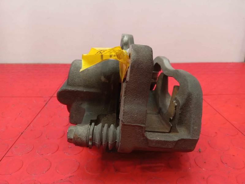 2016 Chrysler 200 Caliper