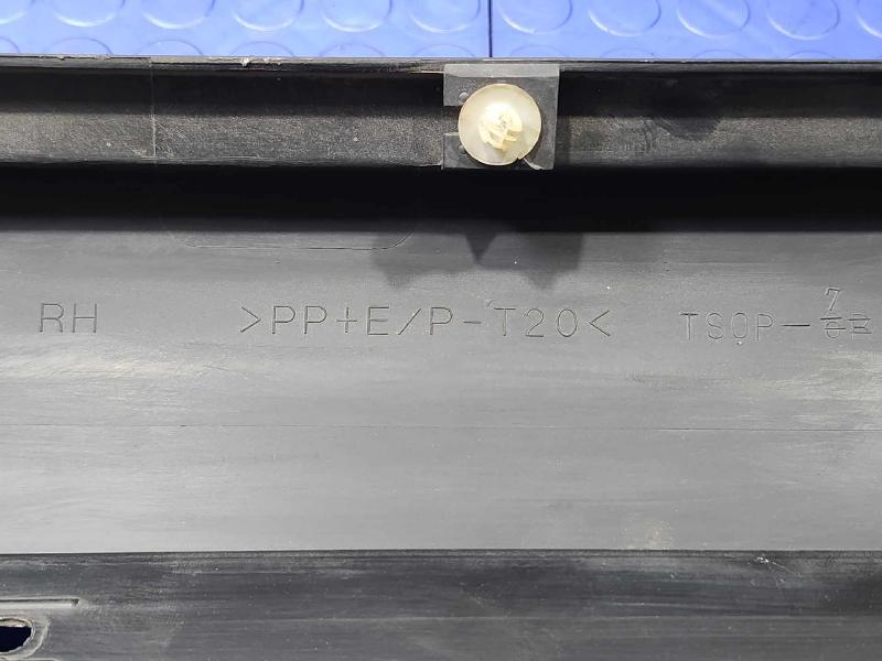2008 Lexus RX400 Hybrid Rocker Moulding
