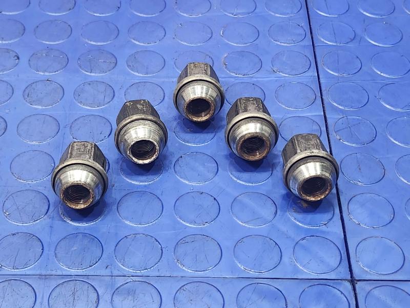 2013 Dodge Durango Lug Nuts