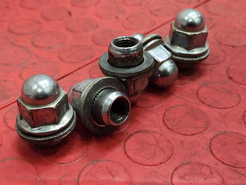 2014 Mitsubishi Outlander Sport Lug Nuts