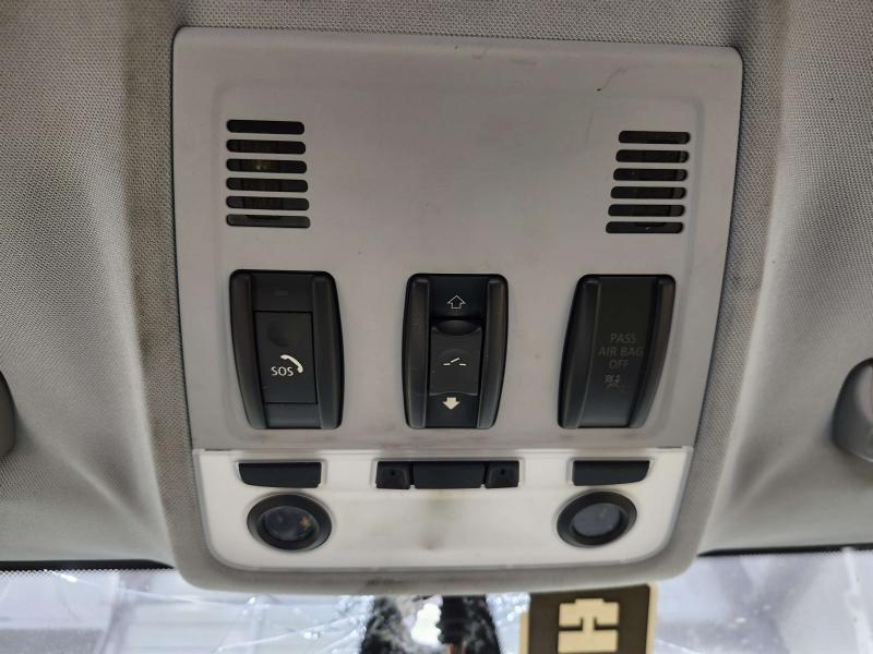 2008 BMW 128i Front Console