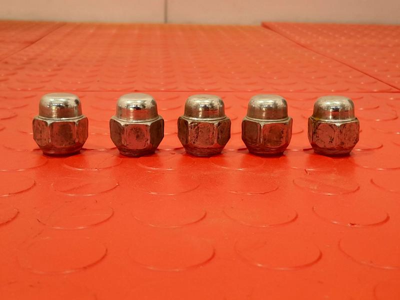 2015 Nissan Altima Lug Nuts