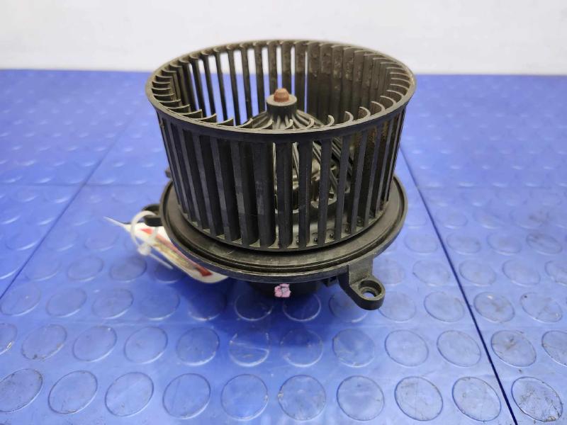 2009 Volkswagen Routan Blower Motor