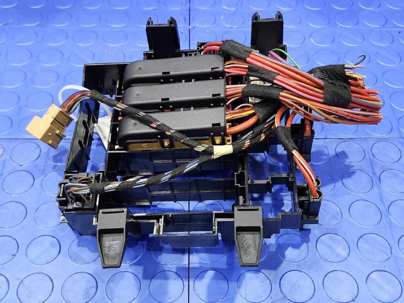 2017 Audi Q7 Cabin Fuse Box