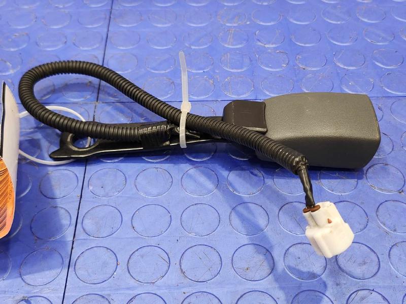 2013 Toyota Prius Front Seat Belt