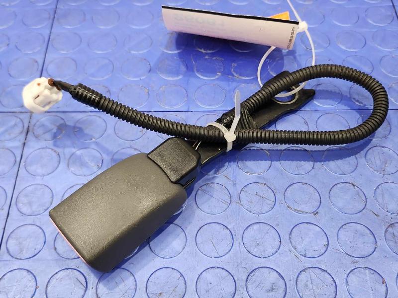 2013 Toyota Prius Front Seat Belt