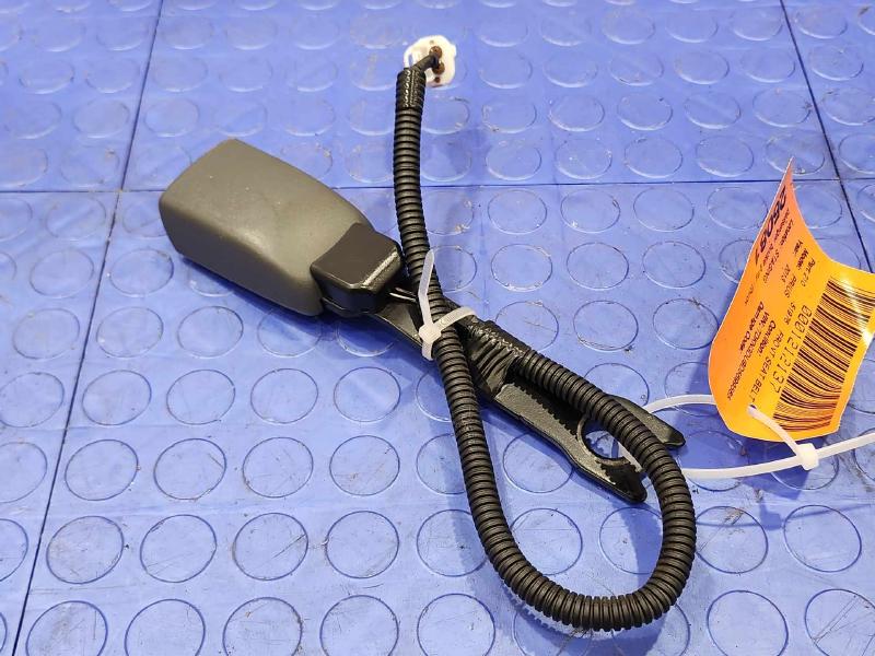 2013 Toyota Prius Front Seat Belt
