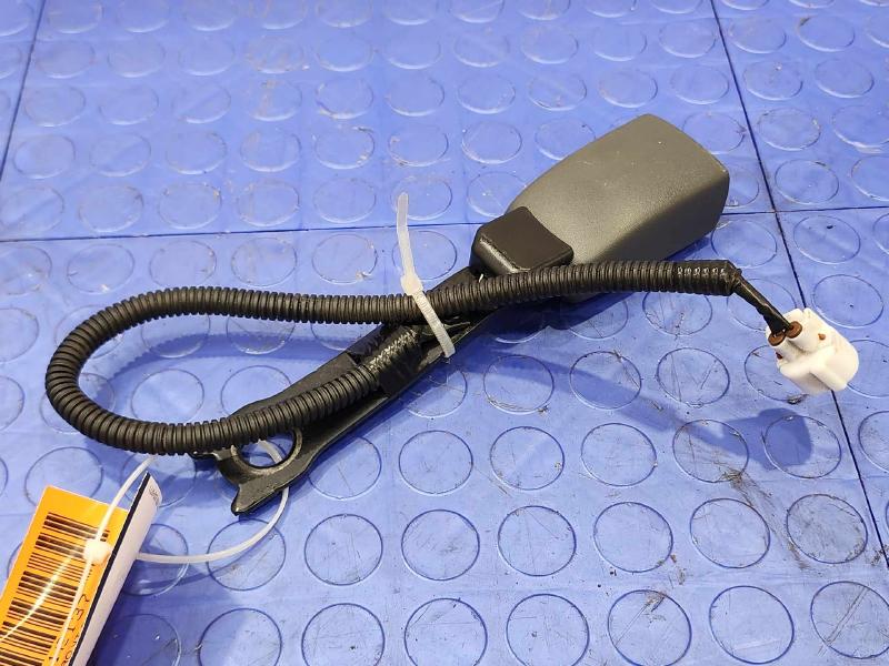 2013 Toyota Prius Front Seat Belt