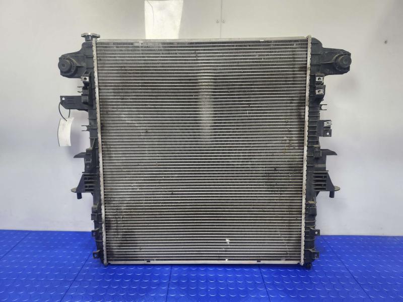 2011 Infiniti QX56 Radiator