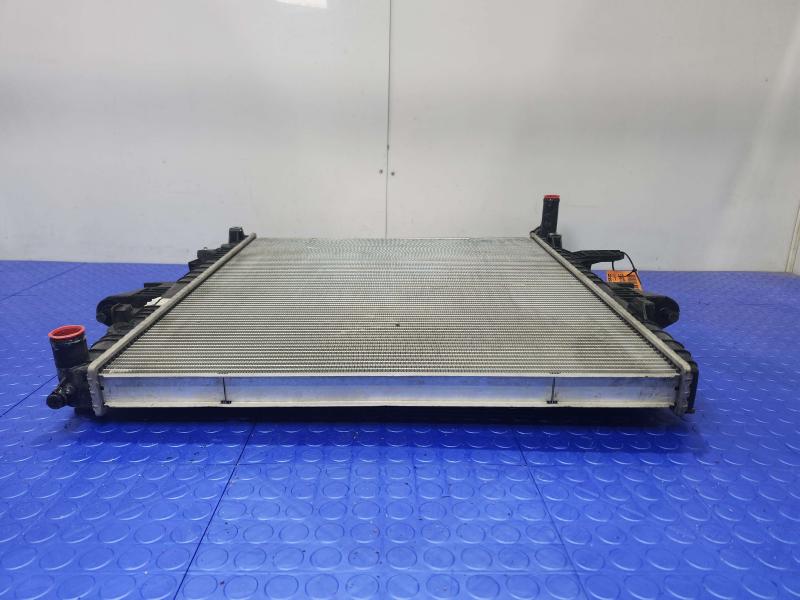 2011 Infiniti QX56 Radiator