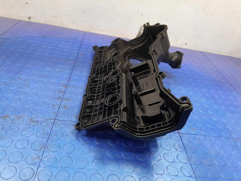 2019 Nissan Titan Valve Cover