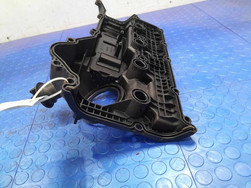 2019 Nissan Titan Valve Cover