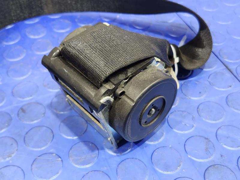 2008 BMW 128i Rear Seat Belt