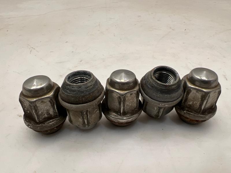 2007 Ford Mustang Lug Nuts