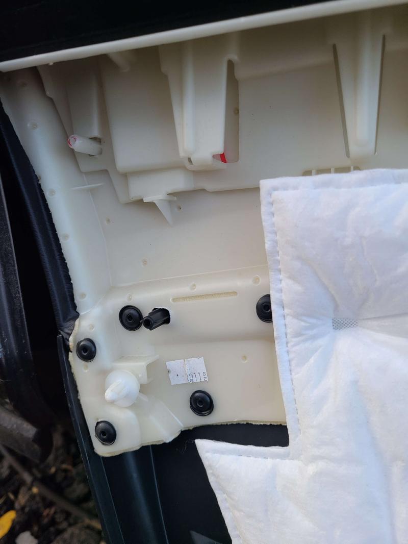 2015 Nissan Rogue Front Door Trim Panel