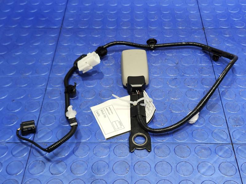 2013 Toyota Prius Front Seat Belt