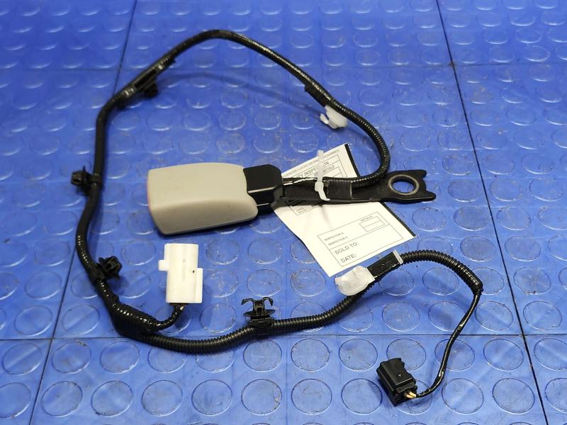 2013 Toyota Prius Front Seat Belt