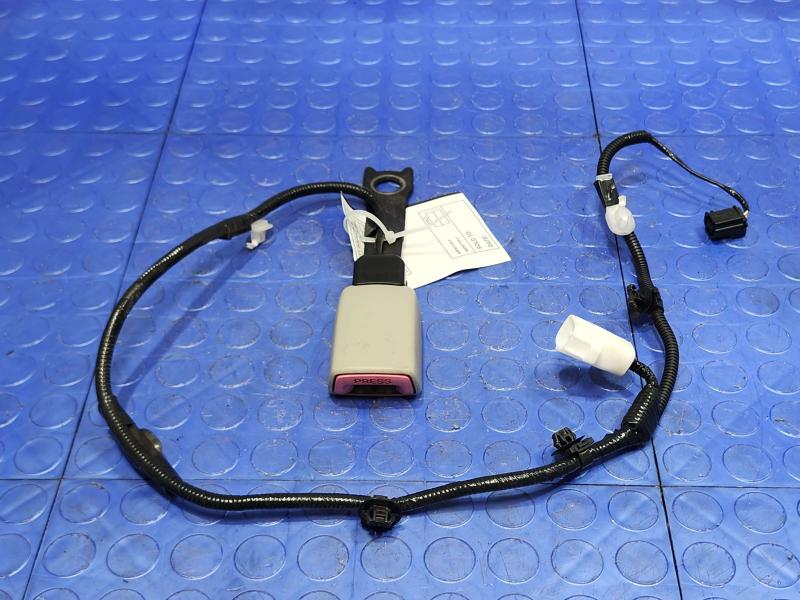 2013 Toyota Prius Front Seat Belt