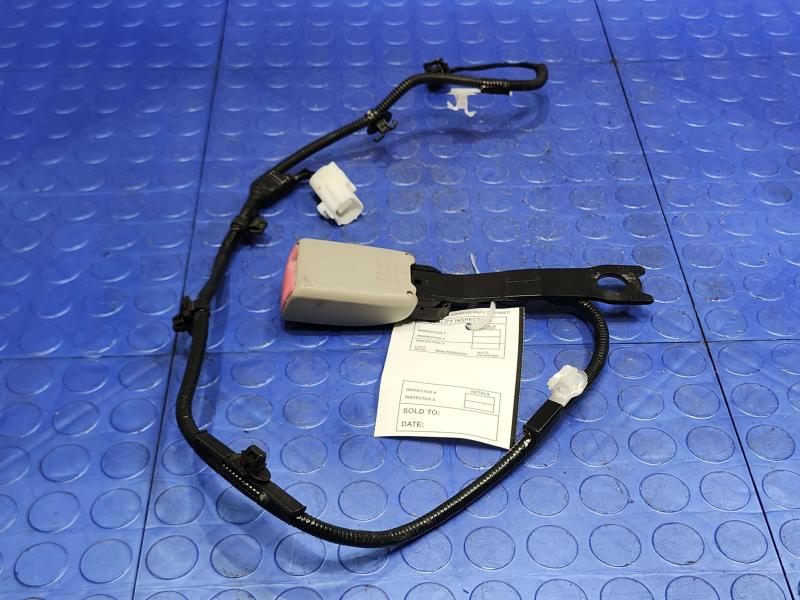 2013 Toyota Prius Front Seat Belt