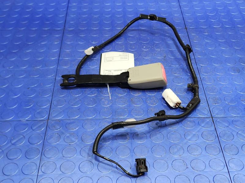 2013 Toyota Prius Front Seat Belt
