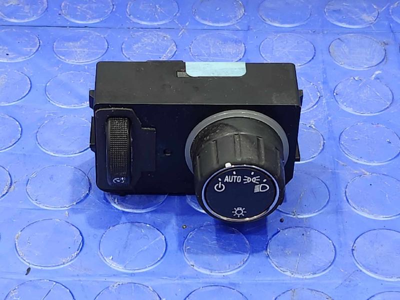 2019 Chevrolet Tahoe Headlight Switch (Dash Mtd)