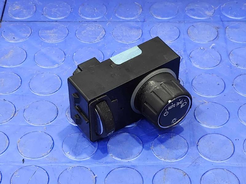 2019 Chevrolet Tahoe Headlight Switch (Dash Mtd)