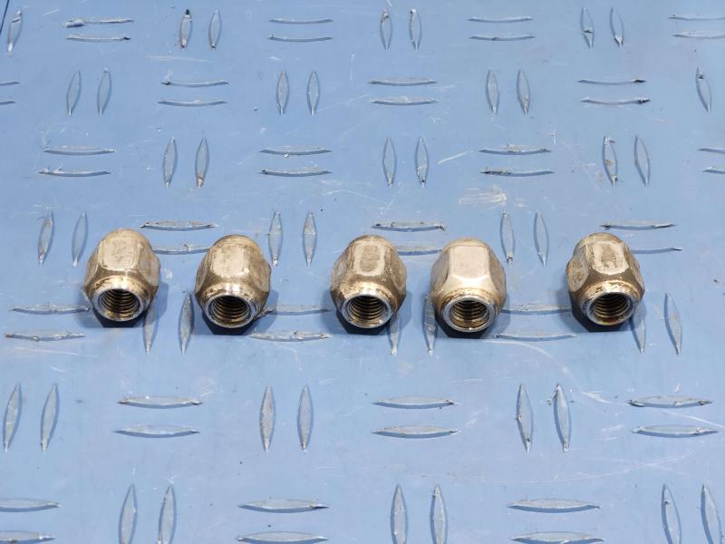 2013 Toyota Camry Lug Nuts