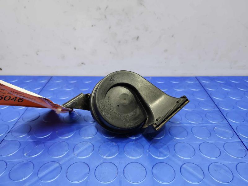 2014-2015 Cadillac CTS Low Note Horn Assembly Genuine OEM 23195009