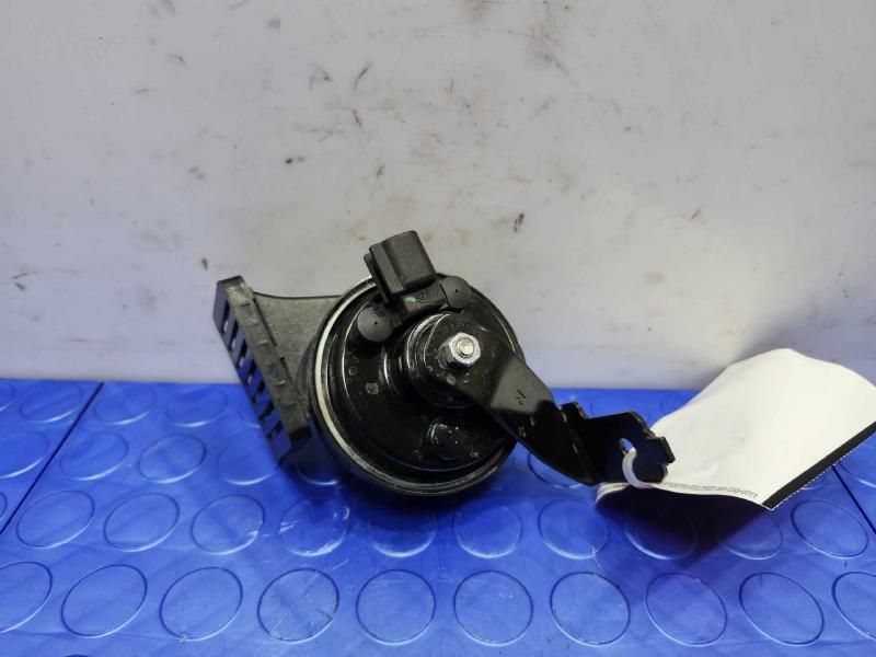 2014-2015 Cadillac CTS Low Note Horn Assembly Genuine OEM 23195009