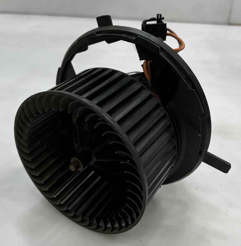 2013 - 2021 Volkswagen Passat Heater AC Blower Motor Assembly OEM 561820015E