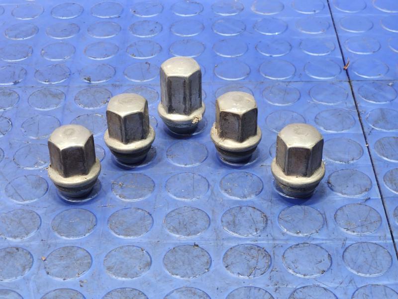 2014 Dodge Durango Lug Nuts