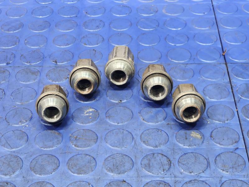 2014 Dodge Durango Lug Nuts
