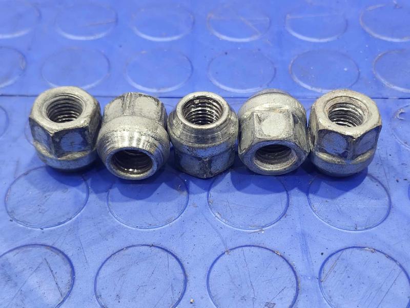 2009 Chevrolet Impala Lug Nuts