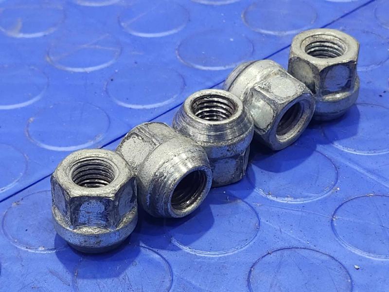 2009 Chevrolet Impala Lug Nuts