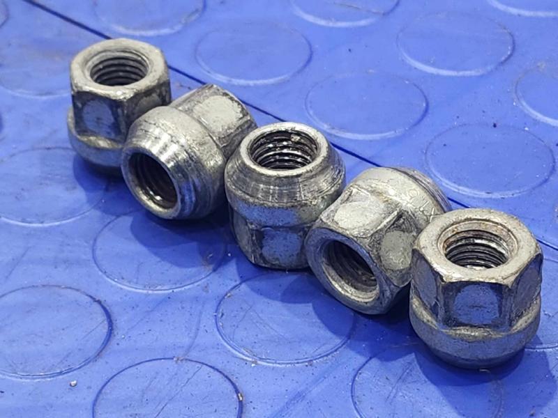 2009 Chevrolet Impala Lug Nuts