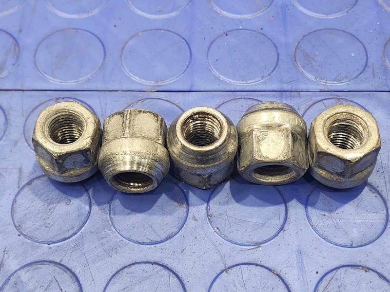 2009 Chevrolet Impala Lug Nuts