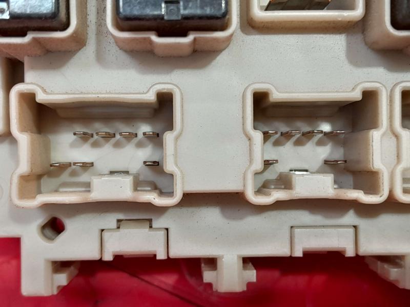 2015 Nissan Altima Cabin Fuse Box