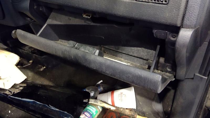 2005 Dodge Ram 1500 Glove Box