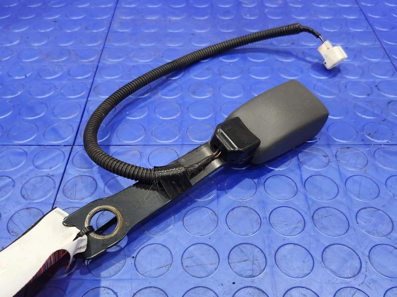 2010 Toyota Prius Front Seat Belt