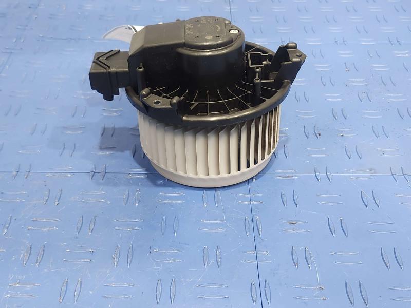2013 Toyota Yaris Blower Motor