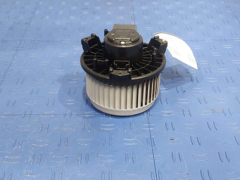 2013 Toyota Yaris Blower Motor