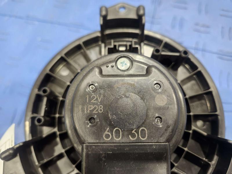 2013 Toyota Yaris Blower Motor