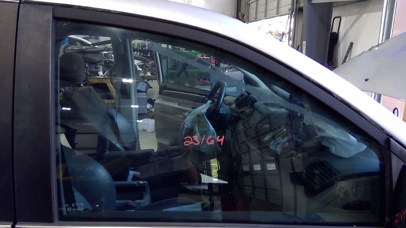 2009 Volkswagen Routan Front Door Glass/Window