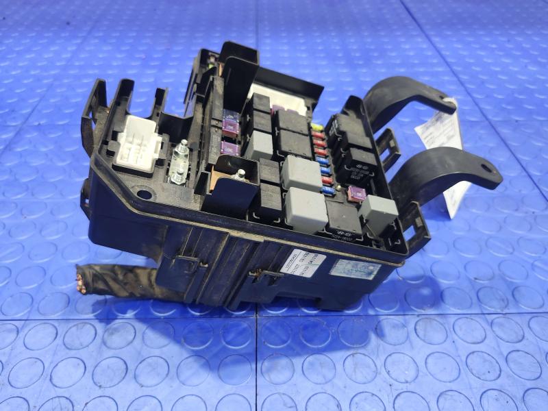 2011 Kia Sorento Engine Fuse Box